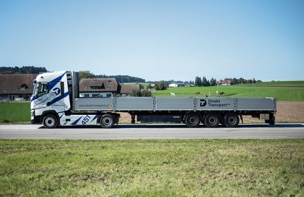 fuhrpark-offener-schlepper-direkt-transport.jpg