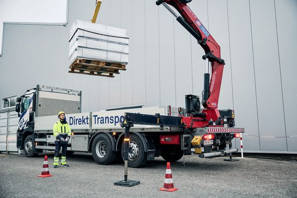 transport-und-lagerung-kranarm-lastwagen.jpg