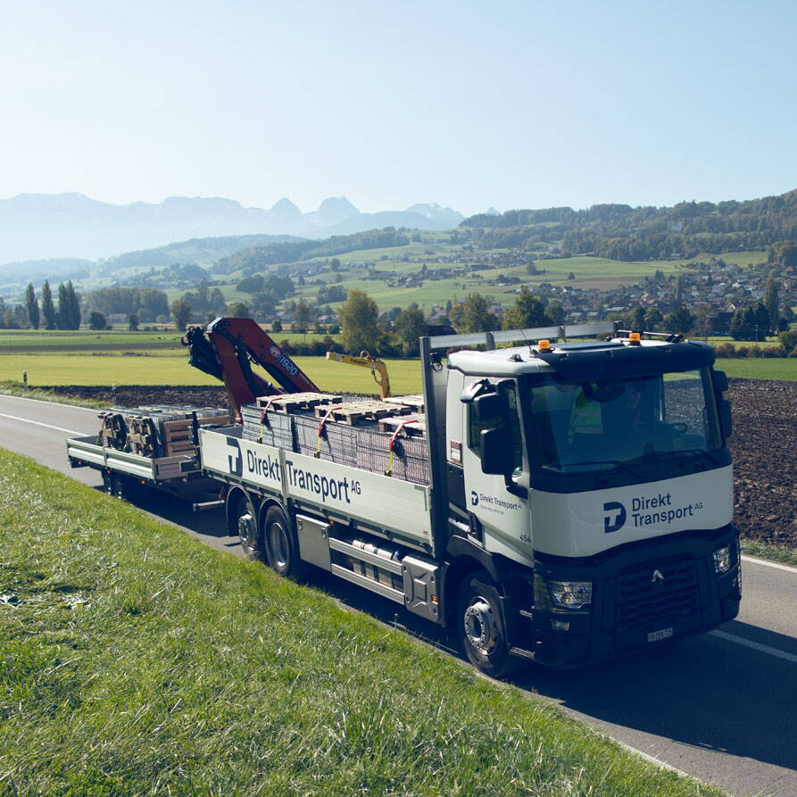 baustofftransport-kranarm-lkw-direkt-transport.jpg